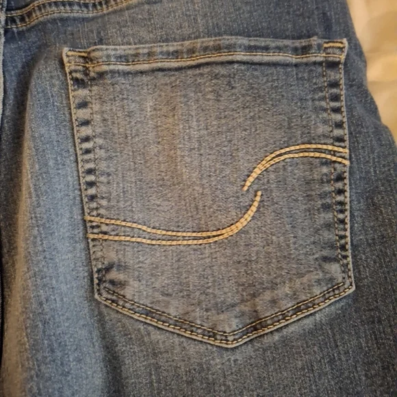 Signature Levi Strauss & Company Women's Stylish Blue Denim Distressed Jeans - Picture 10 of 11